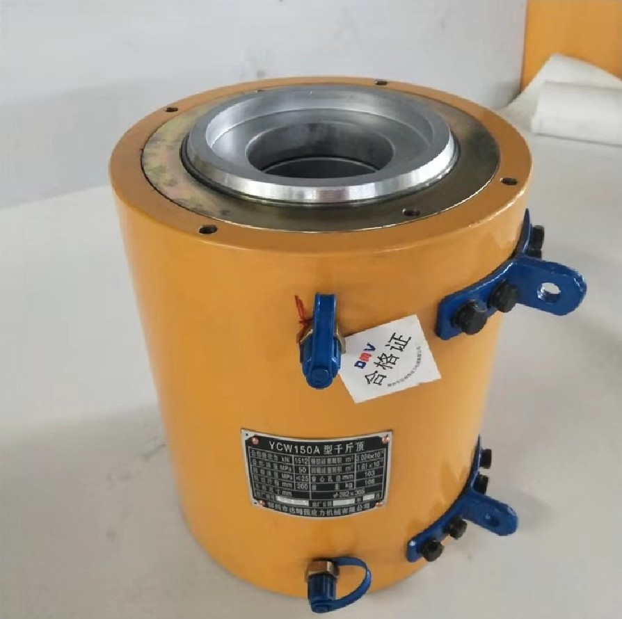 150噸千斤頂.jpg 150噸千斤頂.jpg