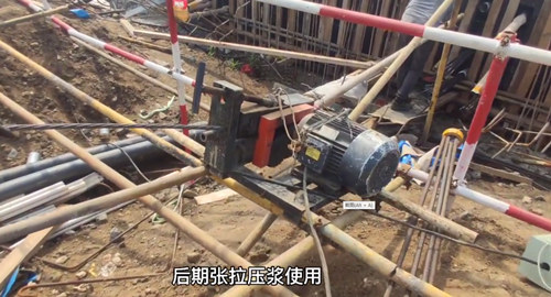 鋼絞線穿束施工.jpg 鋼絞線穿束施工.jpg