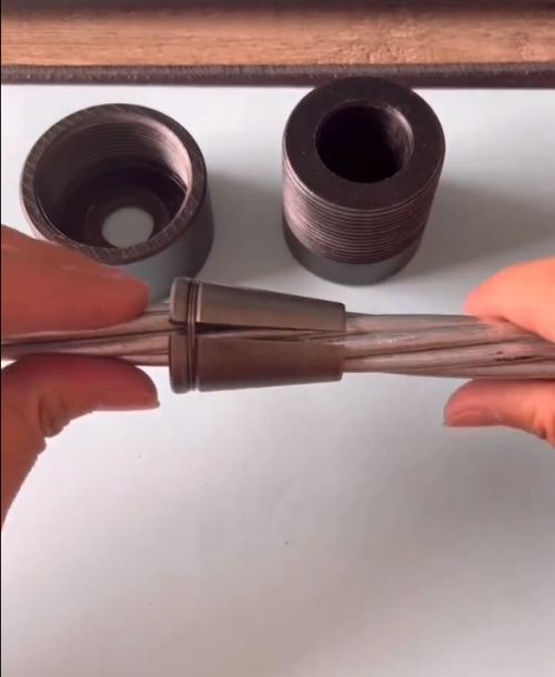 柔性光伏支架錨具1.jpg 柔性光伏支架錨具.jpg